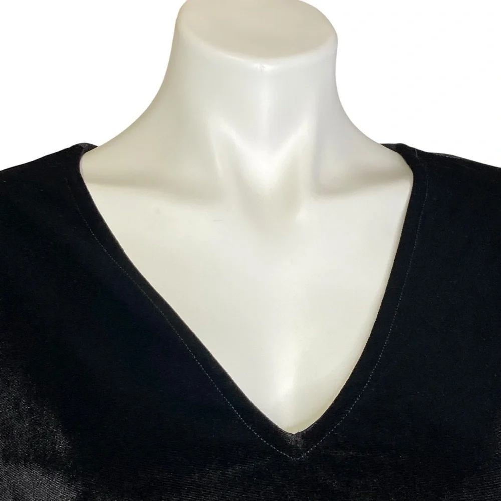 TORRID NWT Bodysuit Black Velvet Long Sleeve V Neckline Size 1 - Picture 4 of 16